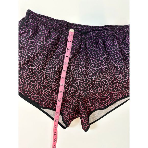 Nike Dri-Fit Women's Pink Printed Ombre Shorts - Picture 10 of 10